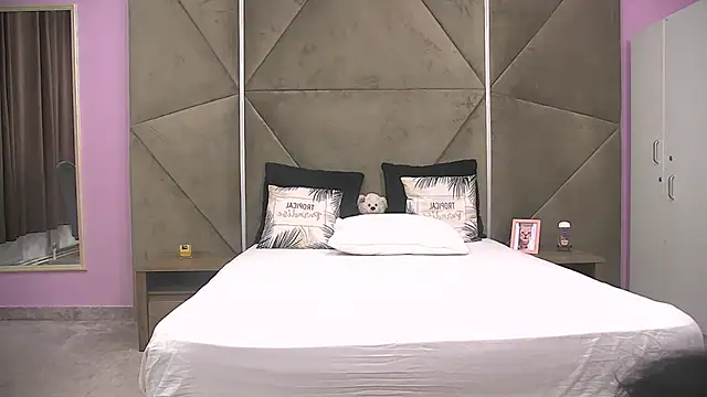 ElyzaIbarra online show from 09-23-25, 05:43