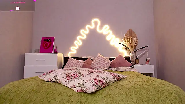 Red  Candy online show from 12-01-24, 04:29