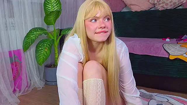 Snapshot of Red__Candy chatting on 04-22-26, 01:34 Red Candy online show from 04-22-26, 01:34
