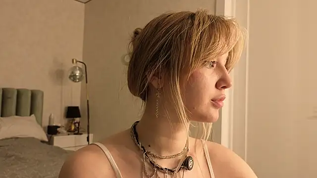 Snapshot of bonnyfloweer chatting on 05-17-26, 06:37 bonnyfloweer online show from 05-17-26, 06:37