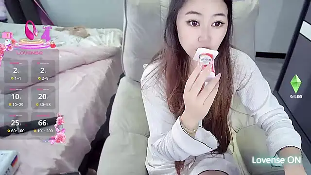 Feifei-cn online show from 10-26-25, 01:55