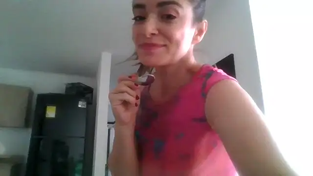 Snapshot of Liloo8923 chatting on 01-08-25, 12:15 Liloo8923 online show from 01-08-25, 12:15