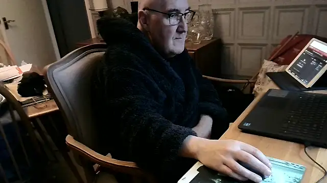 Adamdaddybear online show from 02-20-25, 09:11