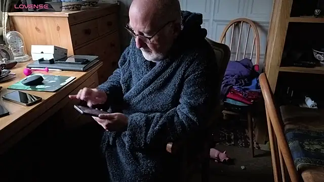 Adamdaddybear online show from 10-03-25, 07:49