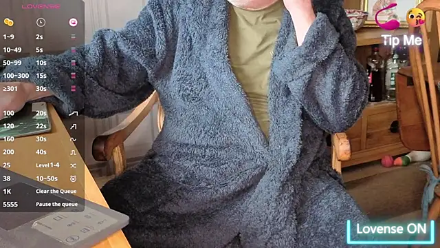 Adamdaddybear online show from 10-17-25, 08:17