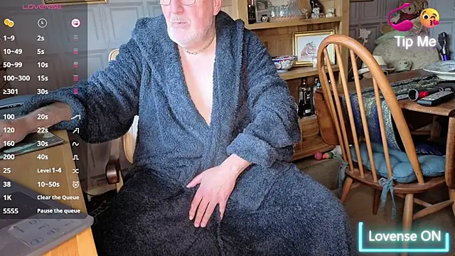 Adamdaddybear online show from 10-22-25, 07:41