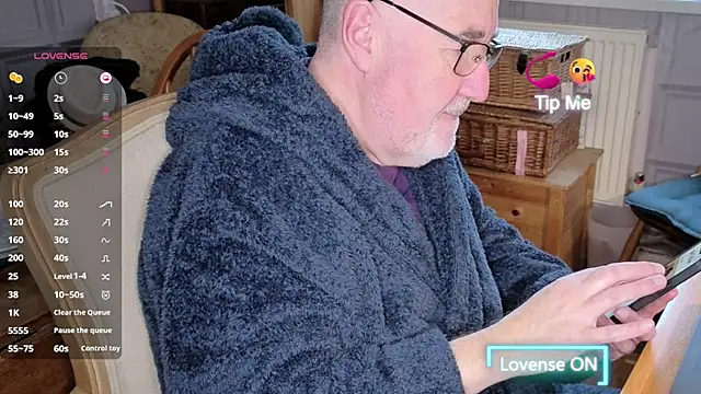 Adamdaddybear online show from 11-27-25, 08:27