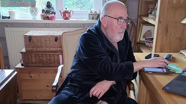 Adamdaddybear online show from 02-09-26, 02:21