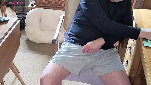 Snapshot of Adamdaddybear chatting on 06-29-26, 01:55 Adamdaddybear online show from 06-29-26, 01:55