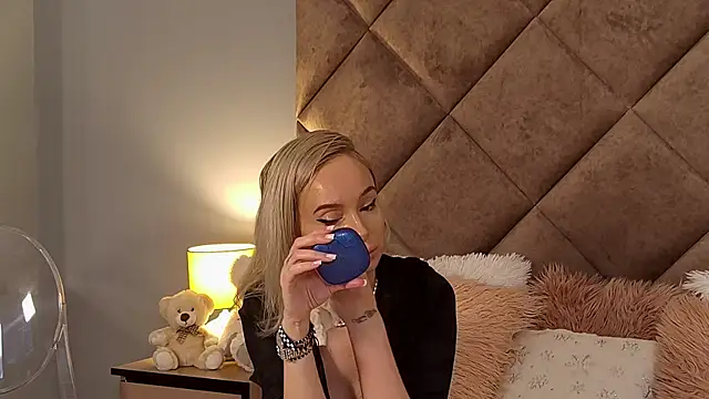 JaquelineM online show from 12-10-24, 07:16