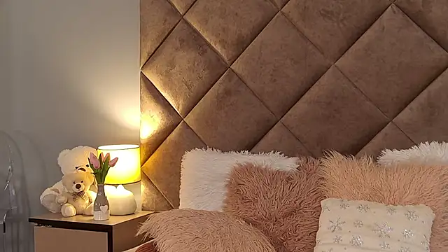 JaquelineM online show from 01-11-25, 06:35