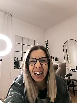Snapshot of SukyGirl chatting on 12-28-24, 03:26 SukyGirl online show from 12-28-24, 03:26