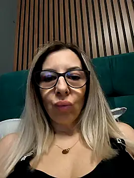 Snapshot of SukyGirl chatting on 01-03-25, 02:40 SukyGirl online show from 01-03-25, 02:40