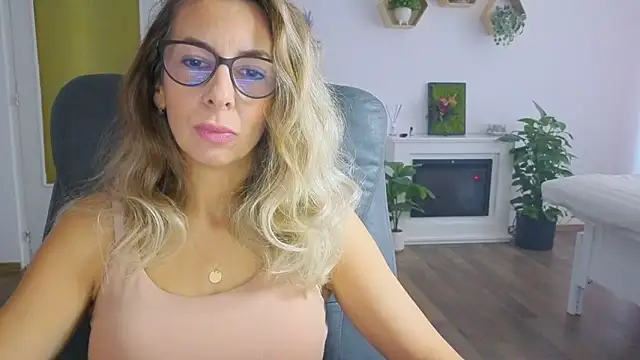 SukyGirl online show from 10-31-25, 08:04