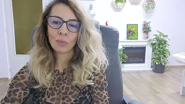 SukyGirl online show from 11-17-25, 08:31