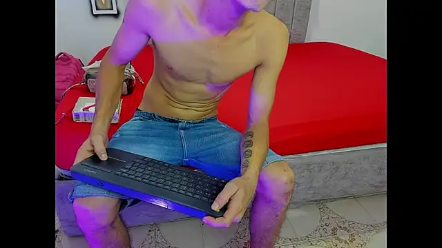 Snapshot of dirty_couple22 chatting on 01-08-26, 01:57 dirty couple22 online show from 01-08-26, 01:57