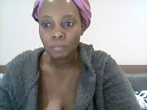 Snapshot of AfricanBeautyX chatting on 01-07-25, 12:03 AfricanBeautyX online show from 01-07-25, 12:03