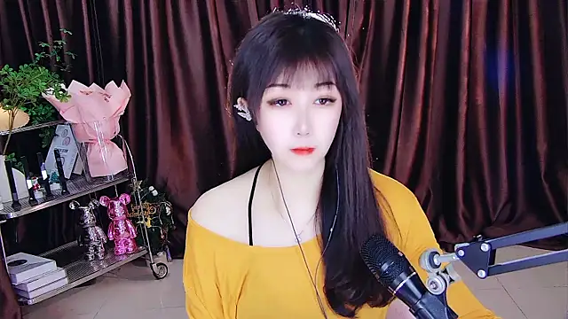 Snapshot of xiaoya666--baby chatting on 03-07-25, 02:45 xiaoya666--baby online show from 03-07-25, 02:45