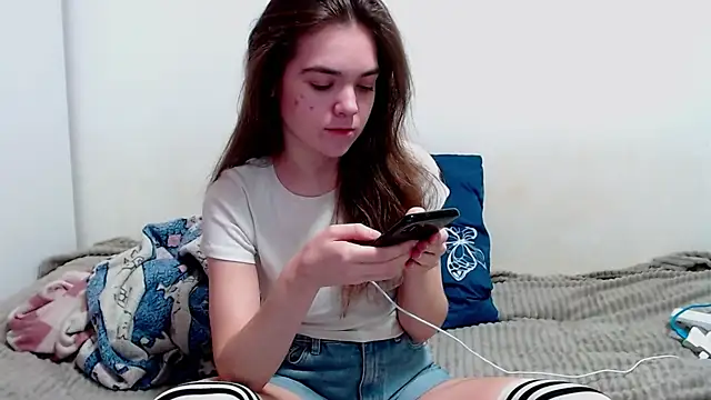 Snapshot of SallyMkn chatting on 02-05-25, 12:17 SallyMkn online show from 02-05-25, 12:17