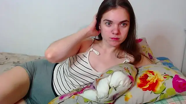 Snapshot of SallyMkn chatting on 10-14-25, 05:25 SallyMkn online show from 10-14-25, 05:25