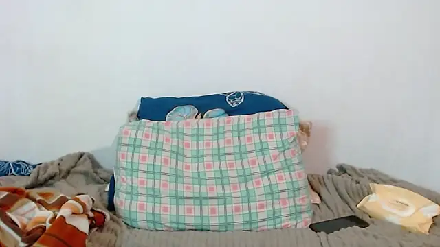 Snapshot of SallyMkn chatting on 10-18-25, 01:23 SallyMkn online show from 10-18-25, 01:23