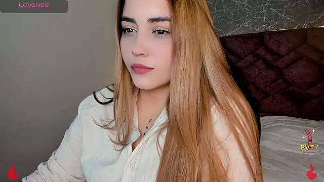 Snapshot of Lucia_star__ chatting on 12-12-24, 06:42 Lucia star online show from 12-12-24, 06:42