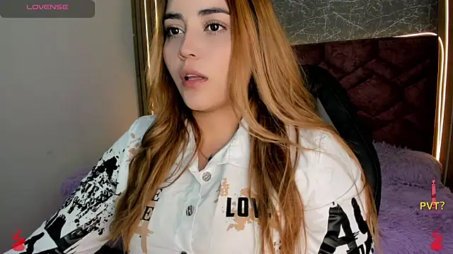 Snapshot of Lucia_star__ chatting on 12-19-24, 07:18 Lucia star online show from 12-19-24, 07:18