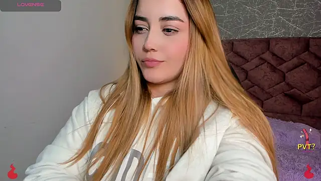 Snapshot of Lucia_star__ chatting on 01-28-25, 10:56 Lucia star online show from 01-28-25, 10:56