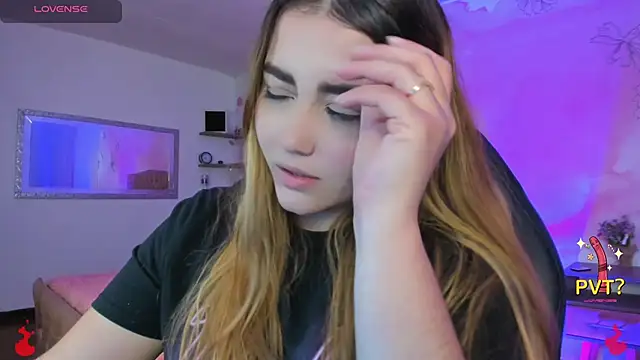 Snapshot of Lucia_star__ chatting on 02-14-25, 08:31 Lucia star online show from 02-14-25, 08:31