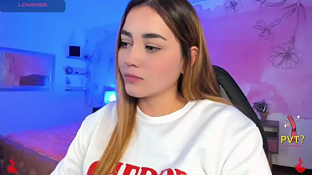 Snapshot of Lucia_star__ chatting on 02-19-25, 05:27 Lucia star online show from 02-19-25, 05:27