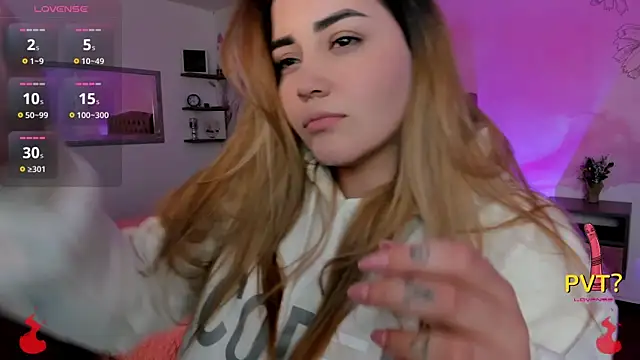 Snapshot of Lucia_star__ chatting on 03-18-25, 06:14 Lucia star online show from 03-18-25, 06:14