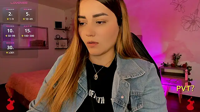 Snapshot of Lucia_star__ chatting on 03-19-25, 03:41 Lucia star online show from 03-19-25, 03:41