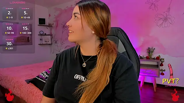 Snapshot of Lucia_star__ chatting on 03-19-25, 06:46 Lucia star online show from 03-19-25, 06:46