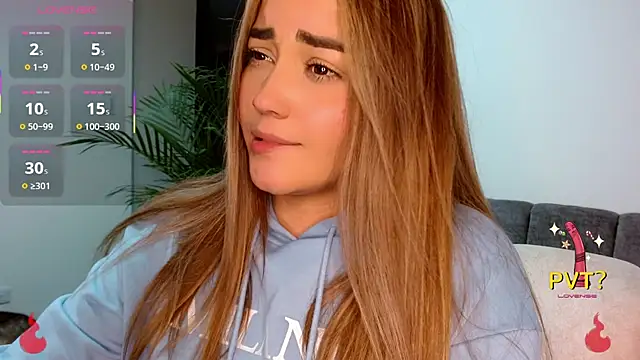 Snapshot of Lucia_star__ chatting on 10-11-25, 11:14 Lucia star online show from 10-11-25, 11:14