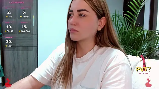 Snapshot of Lucia_star__ chatting on 10-28-25, 02:48 Lucia star online show from 10-28-25, 02:48