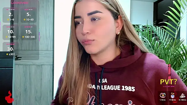 Snapshot of Lucia_star__ chatting on 11-11-25, 01:27 Lucia star online show from 11-11-25, 01:27