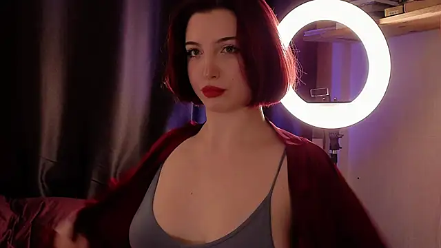 Snapshot of LisaVamp chatting on 11-14-25, 12:20 LisaVamp online show from 11-14-25, 12:20