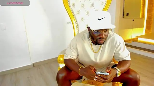 Latrellx7 online show from 02-18-25, 11:44