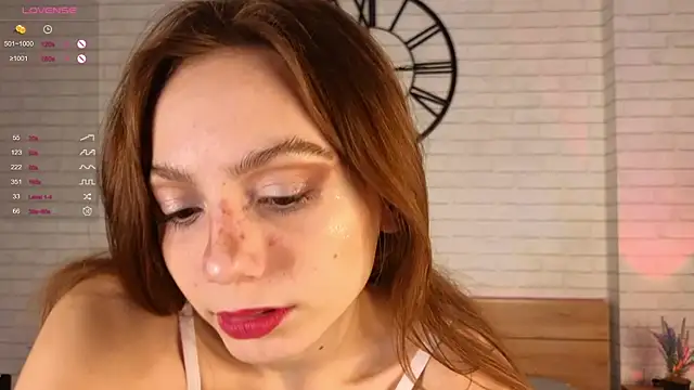 Snapshot of EvaLeester chatting on 03-07-25, 09:07 EvaLeester online show from 03-07-25, 09:07