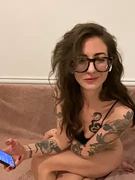 Snapshot of Thunder-Cunt chatting on 10-26-25, 06:47 Thunder-Cunt online show from 10-26-25, 06:47