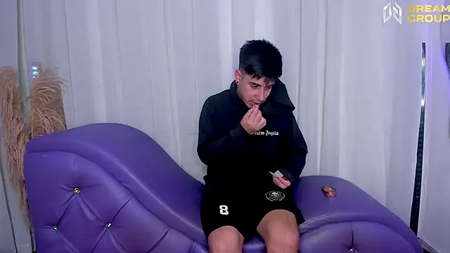 Snapshot of Yourslust_ chatting on 10-20-25, 01:55 Yourslust online show from 10-20-25, 01:55