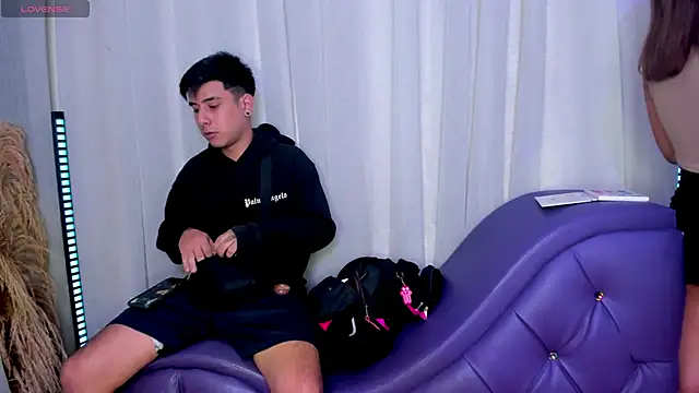 Snapshot of Yourslust_ chatting on 11-07-25, 07:58 Yourslust online show from 11-07-25, 07:58