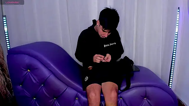 Snapshot of Yourslust_ chatting on 11-08-25, 01:33 Yourslust online show from 11-08-25, 01:33