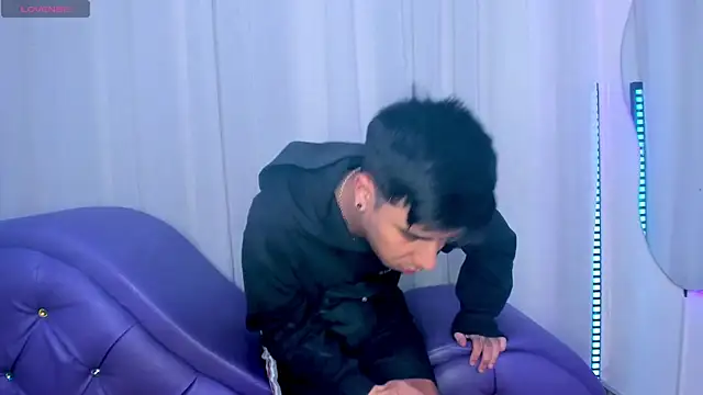 Snapshot of Yourslust_ chatting on 11-09-25, 01:42 Yourslust online show from 11-09-25, 01:42