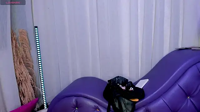 Snapshot of Yourslust_ chatting on 11-10-25, 07:57 Yourslust online show from 11-10-25, 07:57