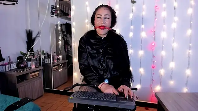 Molenna queenn online show from 02-11-25, 11:01