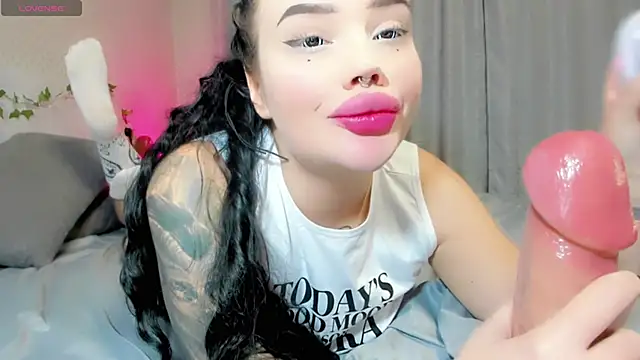 Aira vi online show from 10-13-25, 02:06