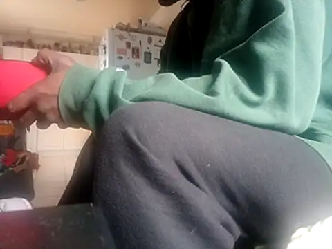 Snapshot of DevinToore chatting on 12-17-25, 06:58 DevinToore online show from 12-17-25, 06:58