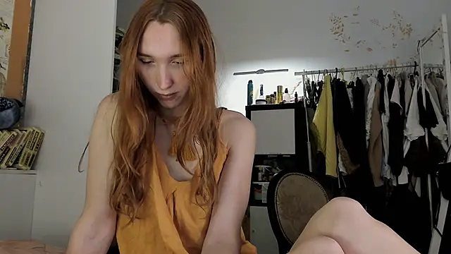 Snapshot of LisaIcon chatting on 11-19-25, 11:43 LisaIcon online show from 11-19-25, 11:43