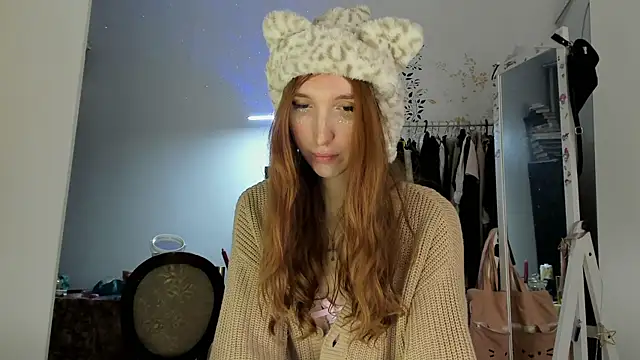 Snapshot of LisaIcon chatting on 11-28-25, 07:27 LisaIcon online show from 11-28-25, 07:27